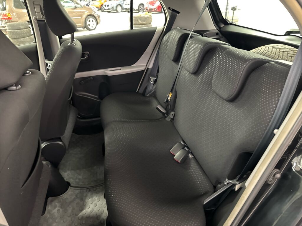 Toyota Yaris 2011 Musta