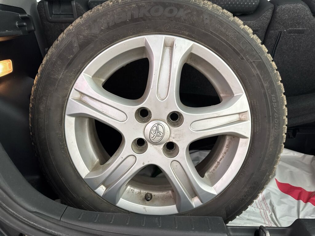 Toyota Yaris 2011 Musta