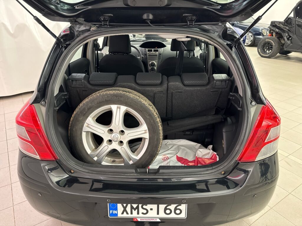 Toyota Yaris 2011 Musta