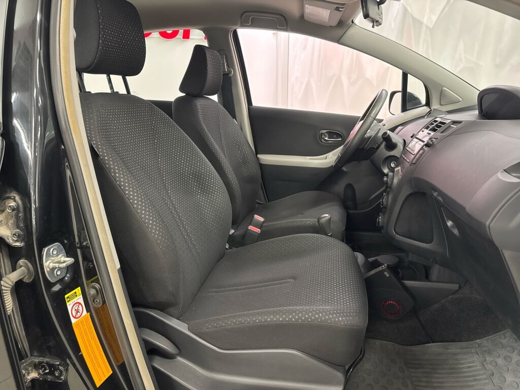 Toyota Yaris 2011 Musta