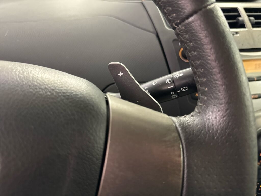 Toyota Yaris 2011 Musta