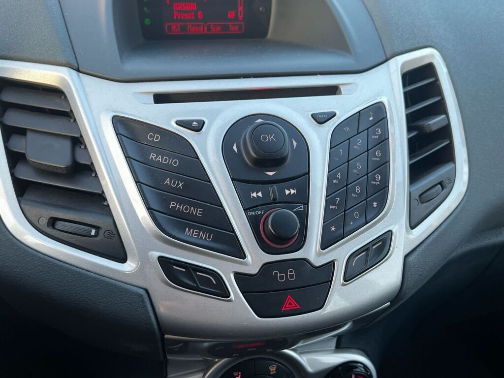 Ford Fiesta 2011 Valkoinen