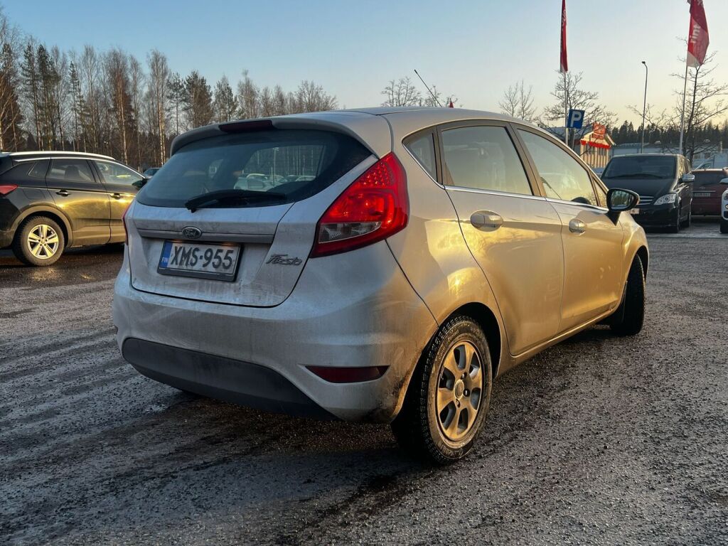 Ford Fiesta 2011 Valkoinen