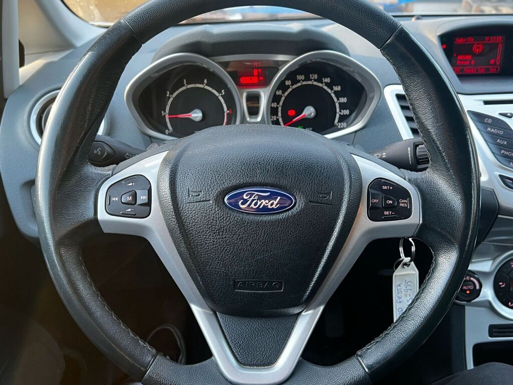 Ford Fiesta 2011 Valkoinen