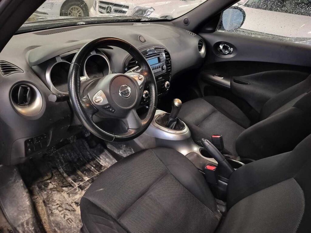 Nissan Juke 2011 Ruskea (beige)