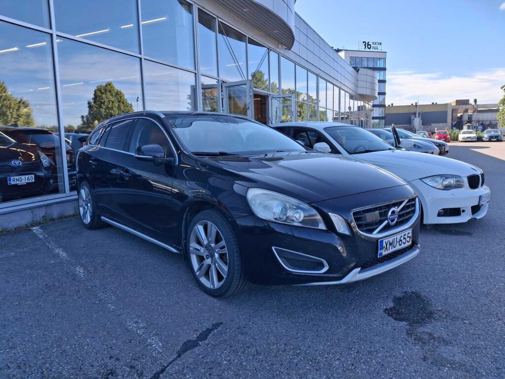 Volvo V60 2011 Musta