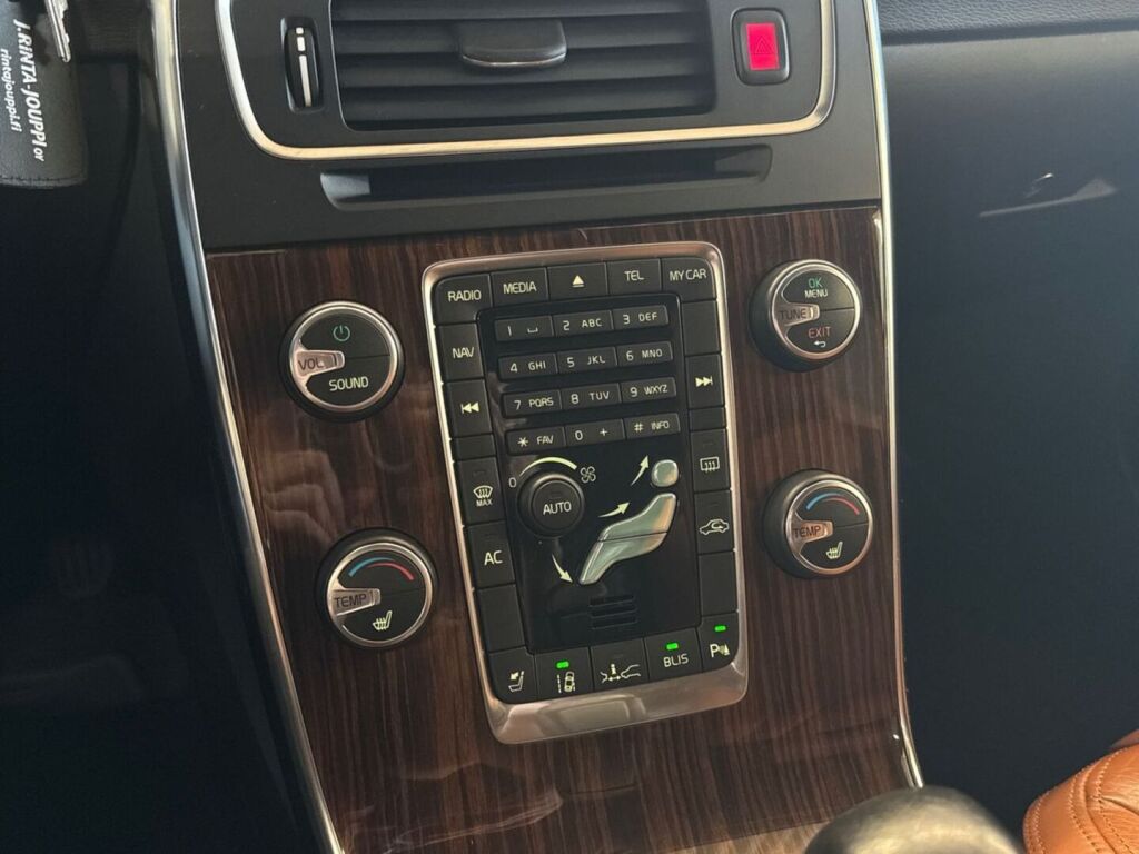 Volvo V60 2011 Musta