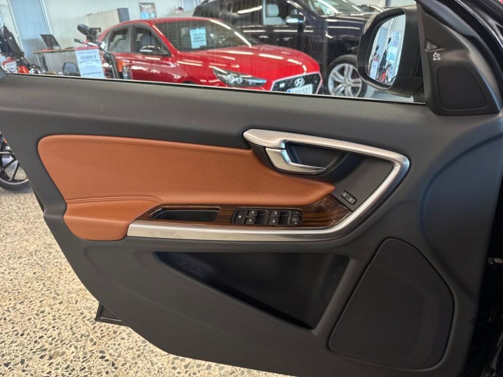 Volvo V60 2011 Musta