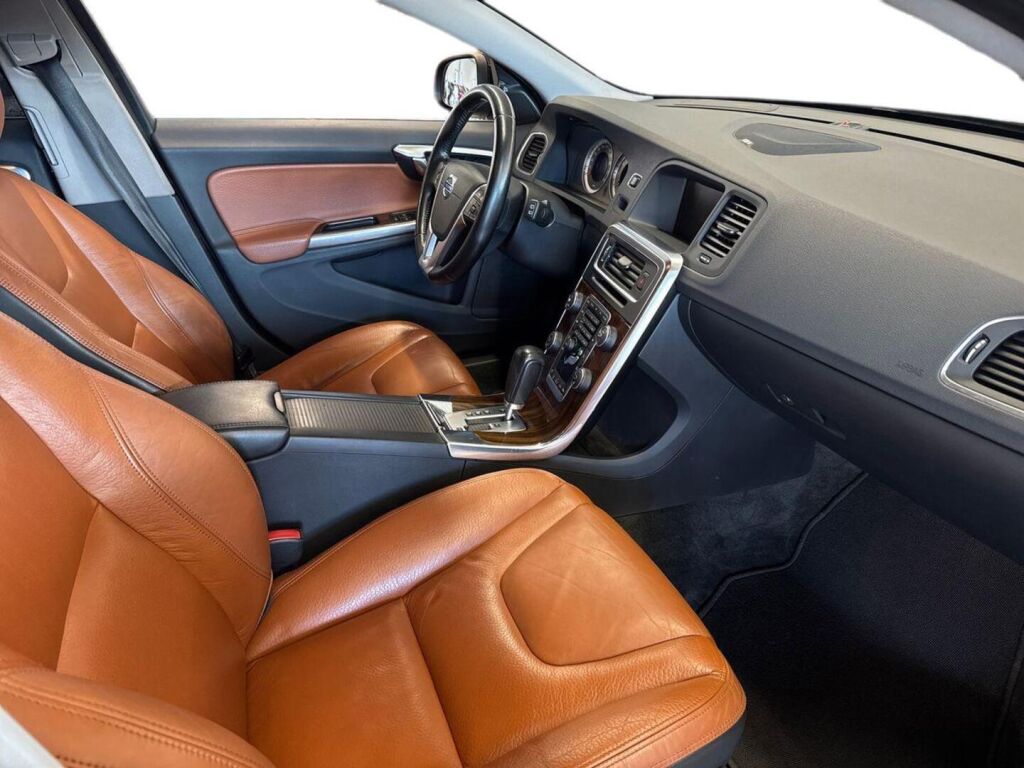 Volvo V60 2011 Musta