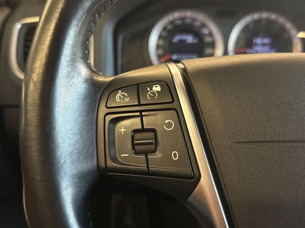 Volvo V60 2011 Musta