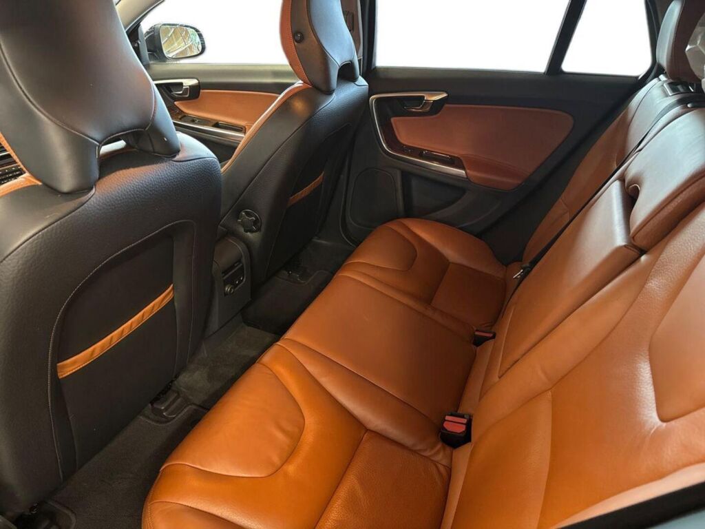 Volvo V60 2011 Musta