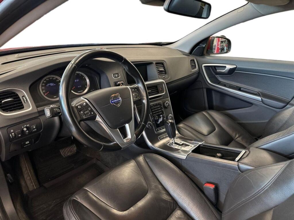Volvo V60 2010 Punainen