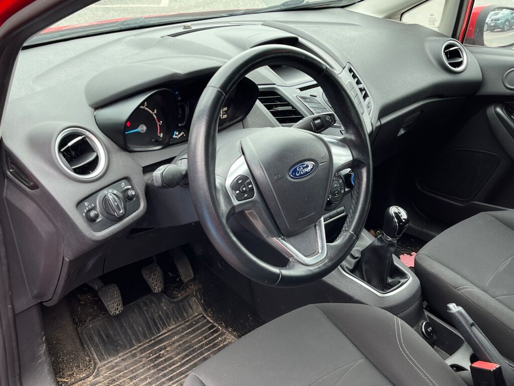 Ford Fiesta 2013 Punainen