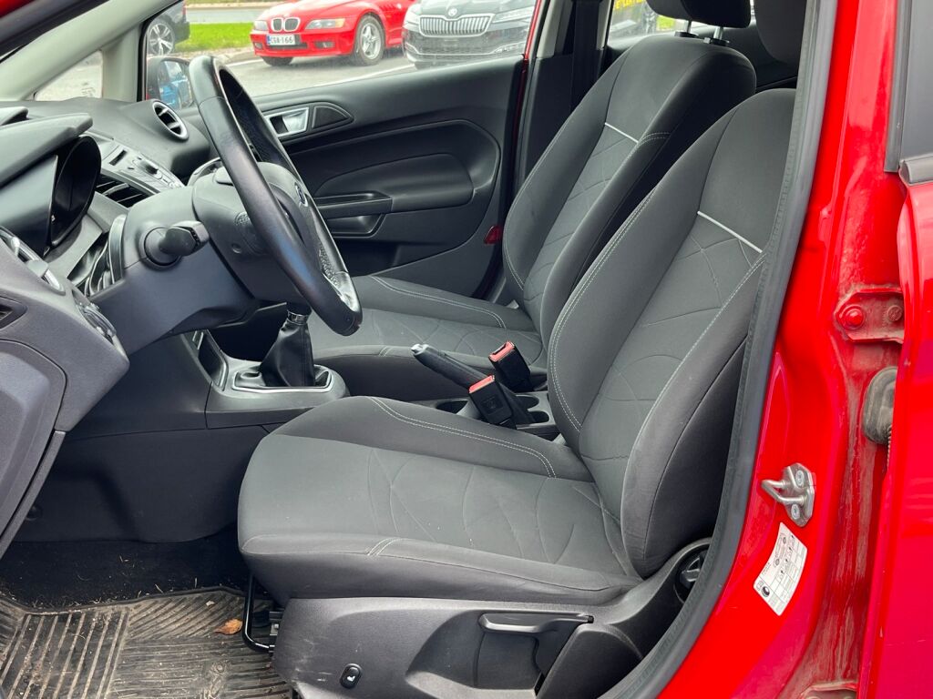 Ford Fiesta 2013 Punainen