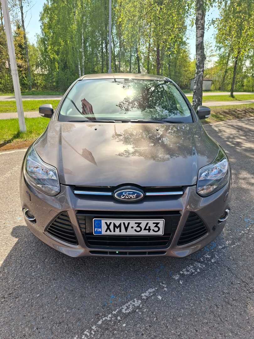 Ford Focus 2013 Ruskea (beige)