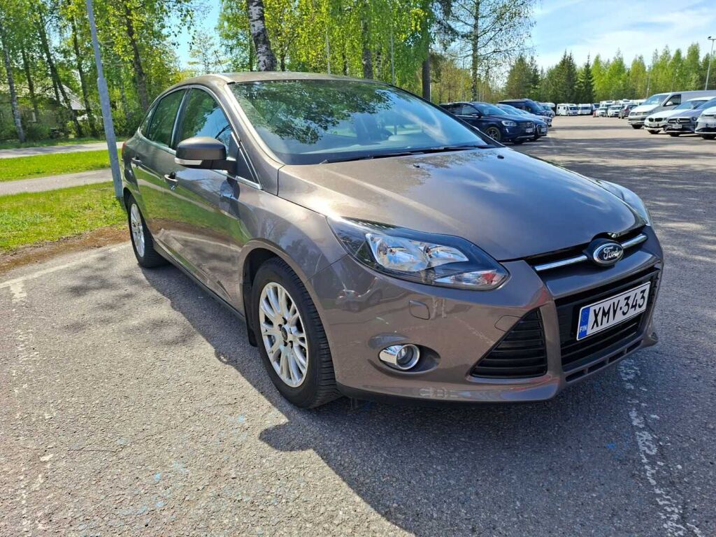 Ford Focus 2013 Ruskea (beige)