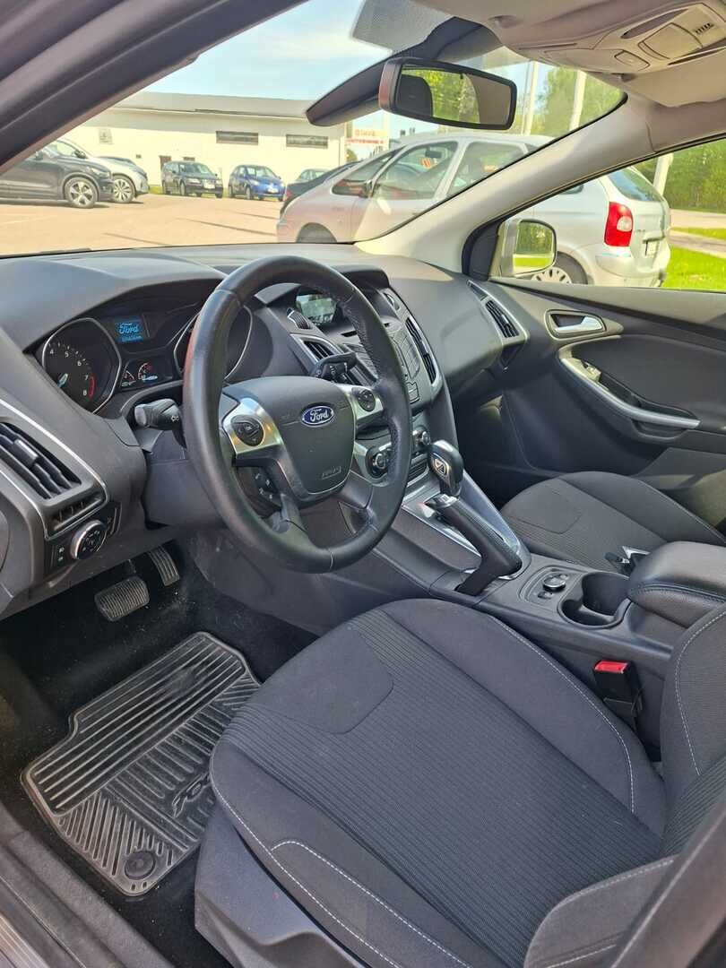 Ford Focus 2013 Ruskea (beige)