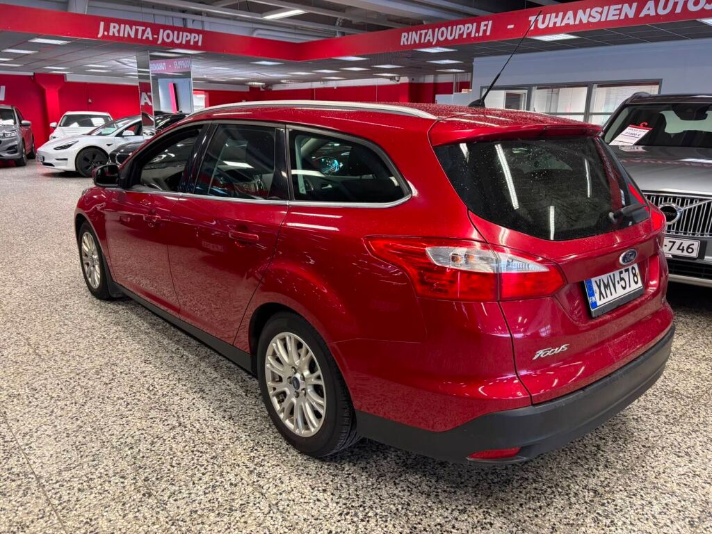 Ford Focus 2013 Punainen