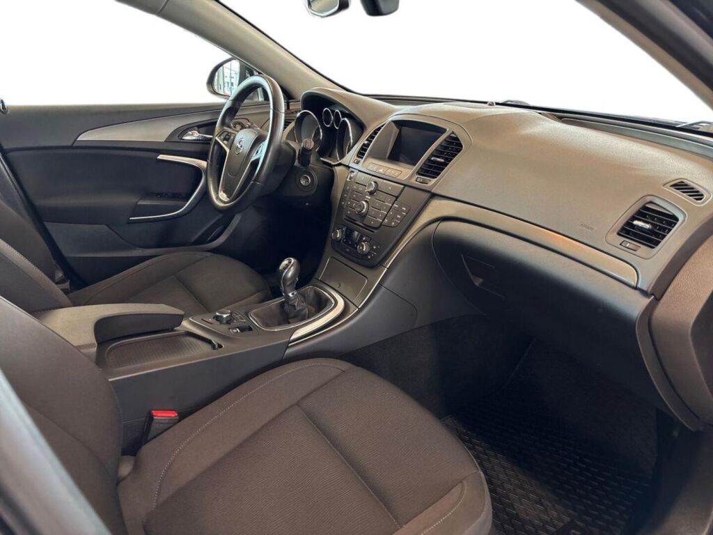 Opel Insignia 2013 Musta