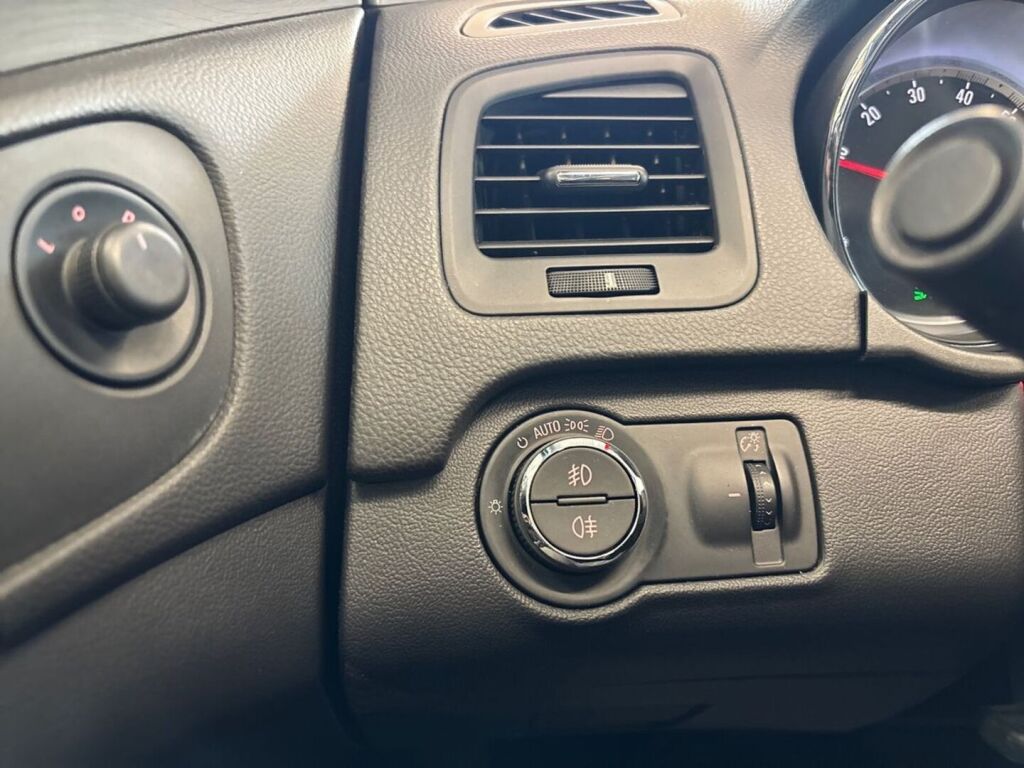 Opel Insignia 2013 Musta