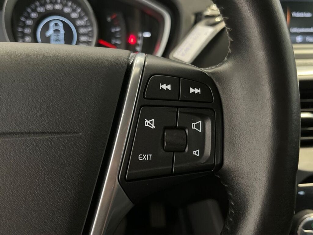 Volvo V40 Cross Country 2017 Ruskea (beige)