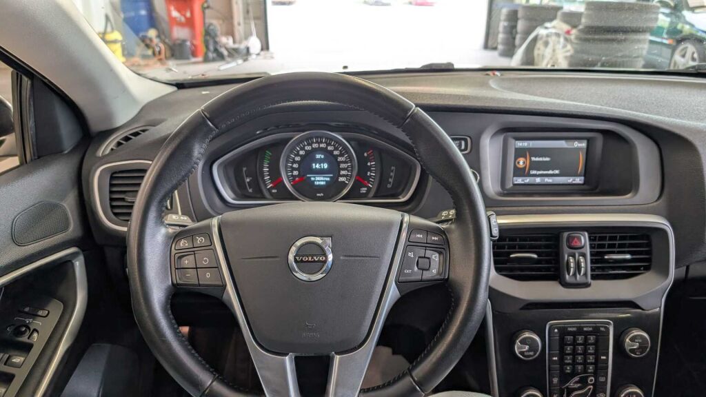 Volvo V40 Cross Country 2017 Ruskea (beige)