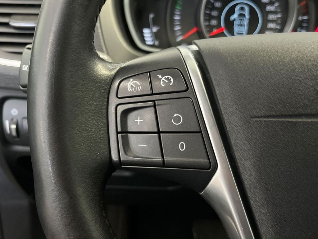 Volvo V40 Cross Country 2017 Ruskea (beige)