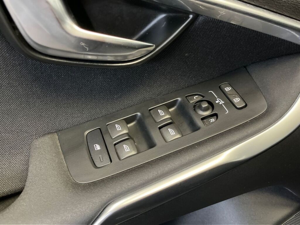 Volvo V40 Cross Country 2017 Ruskea (beige)
