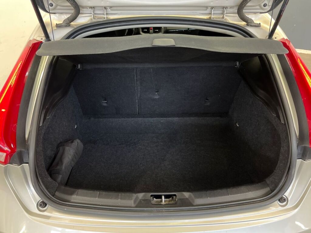 Volvo V40 Cross Country 2017 Ruskea (beige)