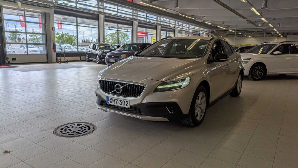 Volvo V40 Cross Country 2017 Ruskea (beige)