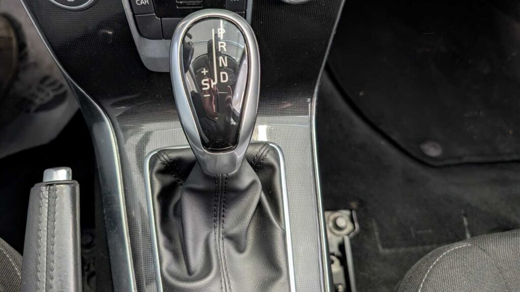 Volvo V40 Cross Country 2017 Ruskea (beige)