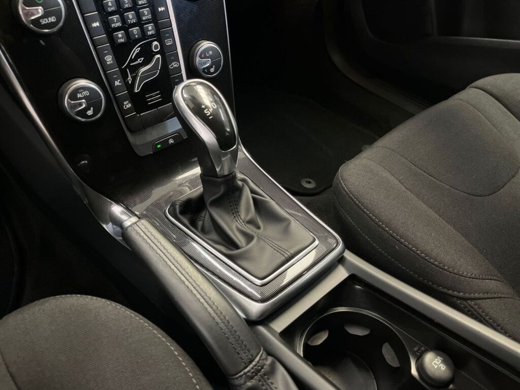 Volvo V40 Cross Country 2017 Ruskea (beige)