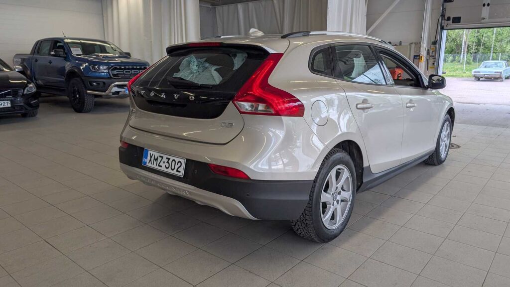 Volvo V40 Cross Country 2017 Ruskea (beige)
