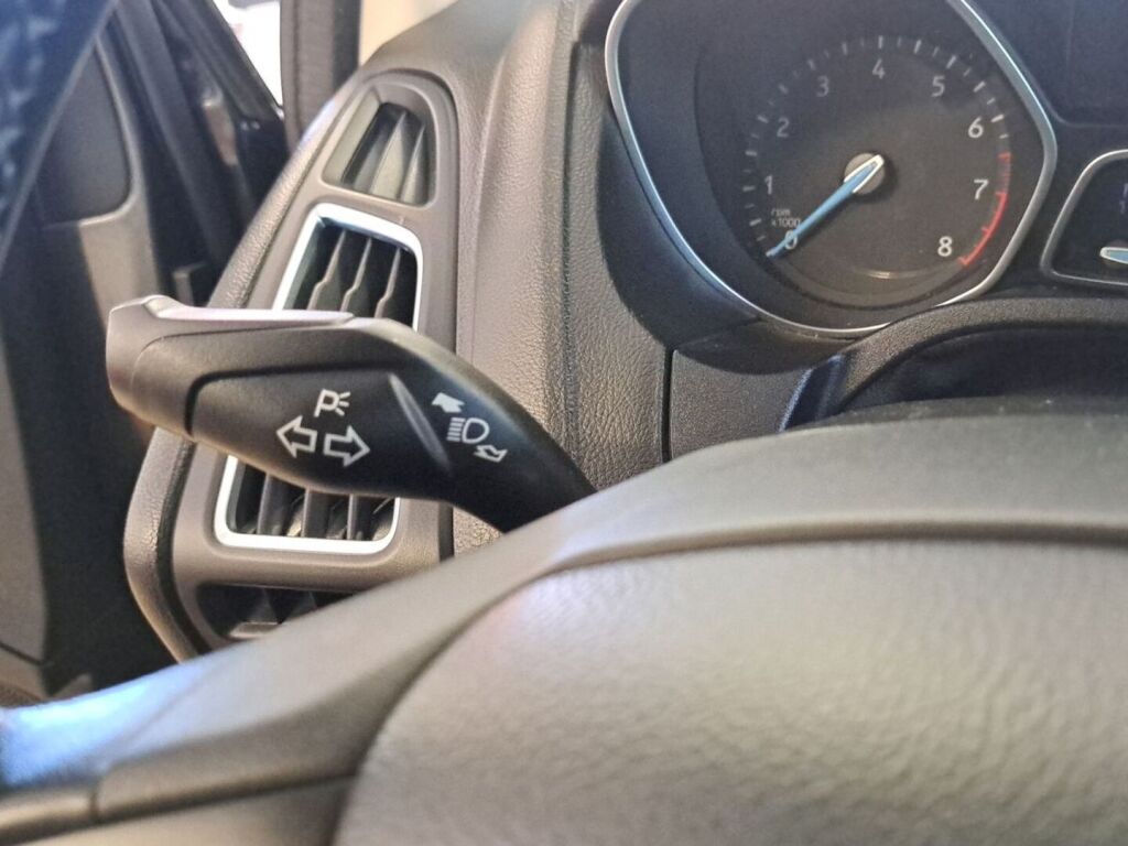 Ford Focus 2016 Harmaa