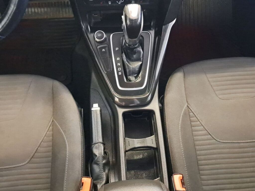 Ford Focus 2016 Harmaa
