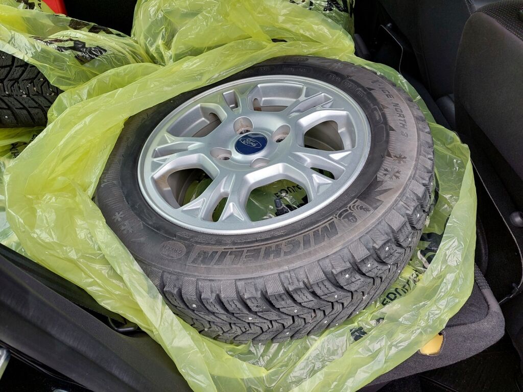 Ford Fiesta 2016 Musta