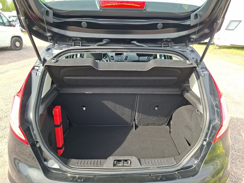 Ford Fiesta 2016 Musta