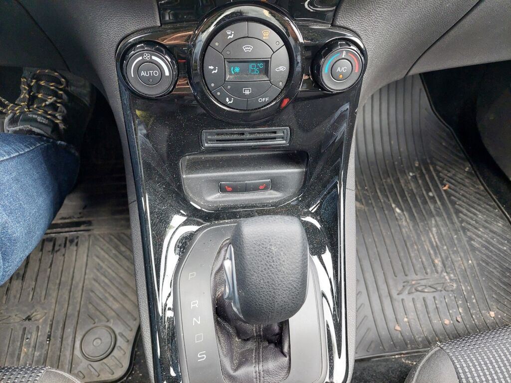 Ford Fiesta 2016 Musta