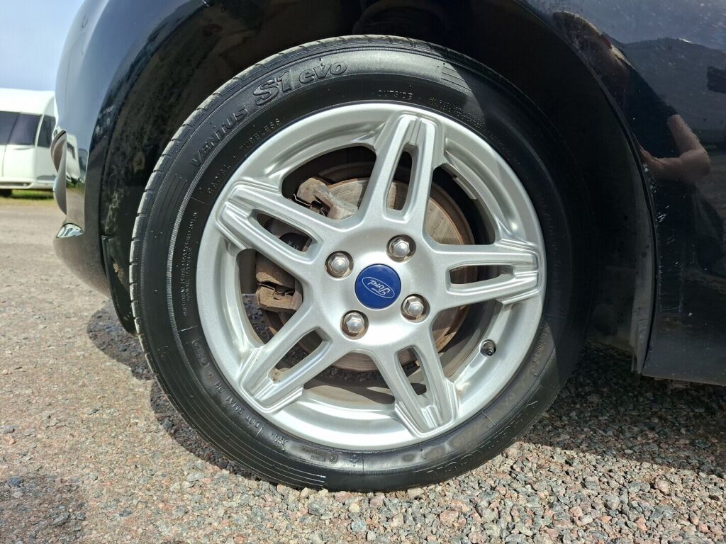Ford Fiesta 2016 Musta