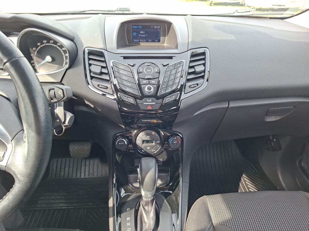 Ford Fiesta 2016 Musta