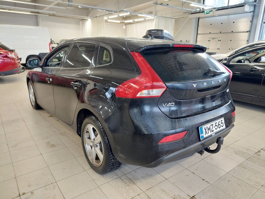 Volvo V40 2016 Musta