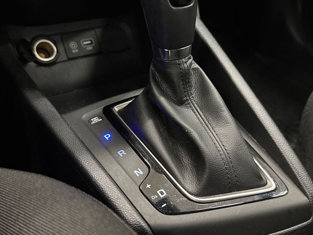 Hyundai i20 Hatchback 2019 Ruskea (beige)