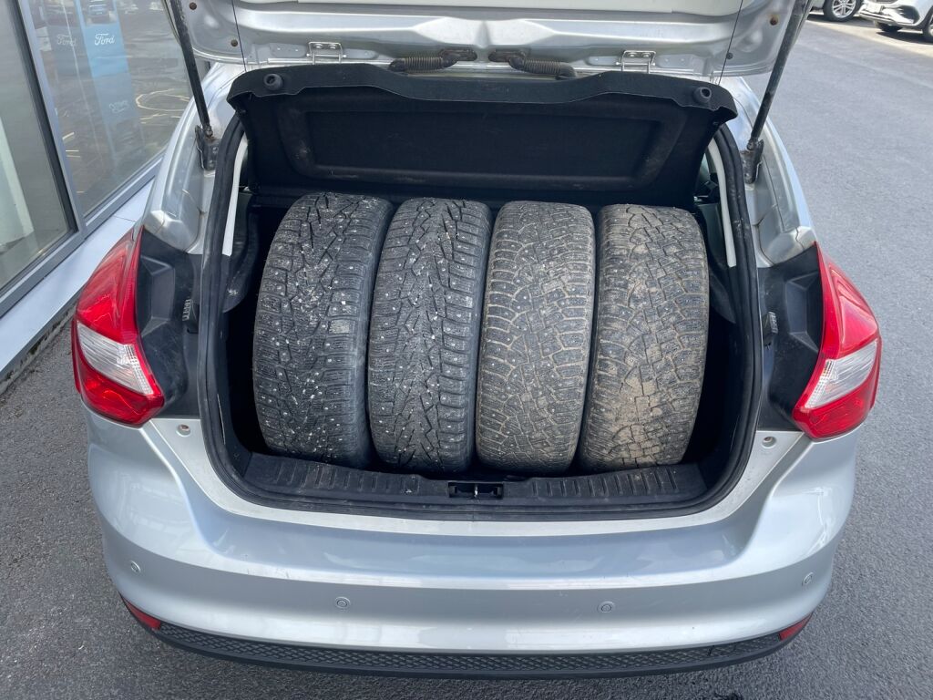 Ford Focus 2013 Harmaa