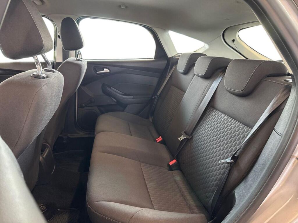 Ford Focus 2013 Harmaa