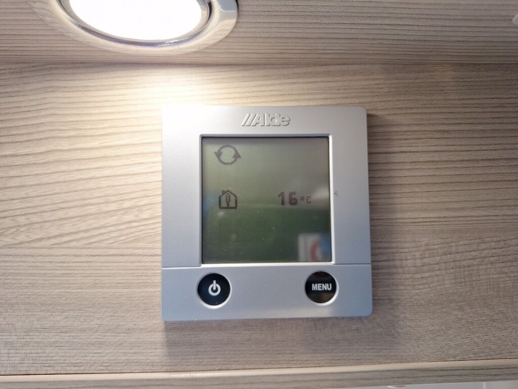 Dethleffs GLOBE S 2013 Valkoinen