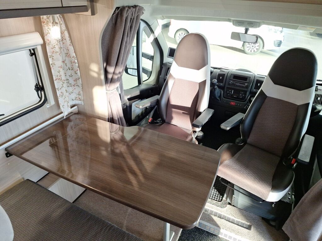 Dethleffs GLOBE S 2013 Valkoinen