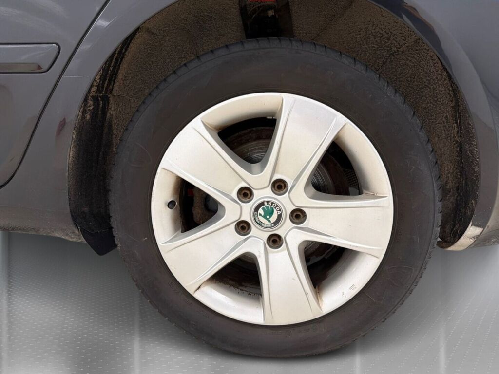 Skoda Octavia 2013 Musta