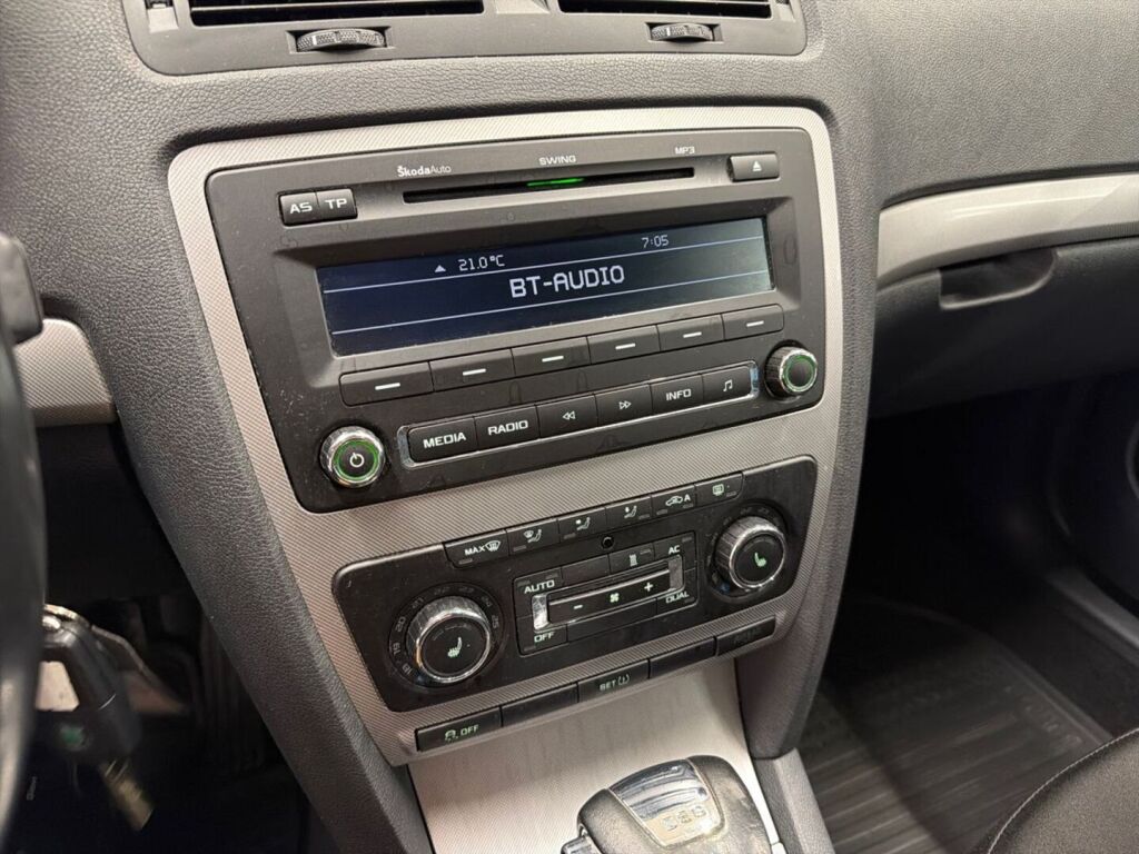 Skoda Octavia 2013 Musta