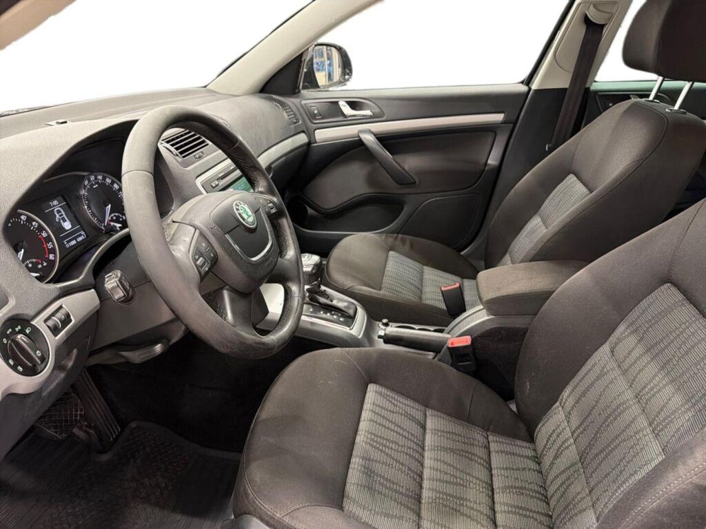 Skoda Octavia 2013 Musta