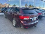Toyota Avensis 2013 Punainen